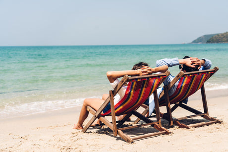 Was sollte man zum Strand mitnehmen? Strand-Essentials