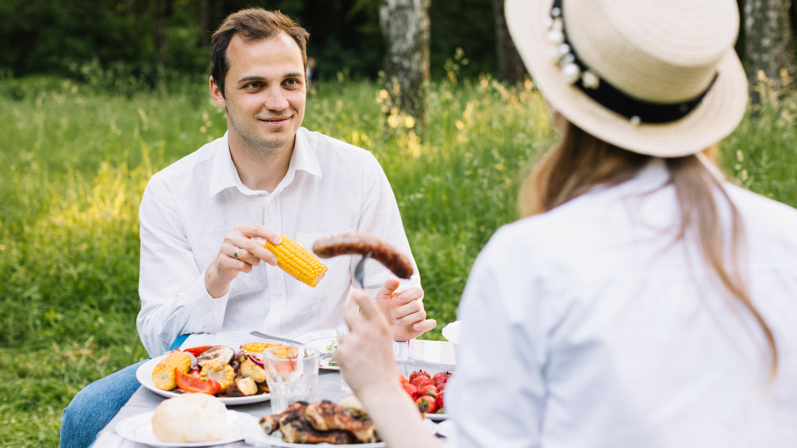 Grillen im Herzen der Natur – welche touristischen Utensilien sollten Sie auf Ihre Reise mitnehmen?