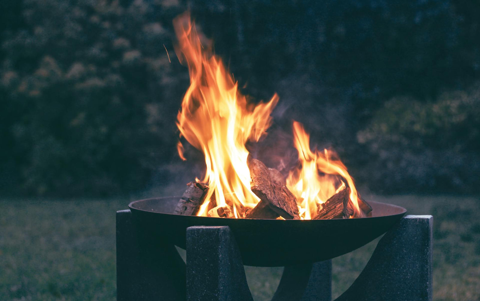 Gartenkamin – warum lohnt es sich, einen zu haben?
