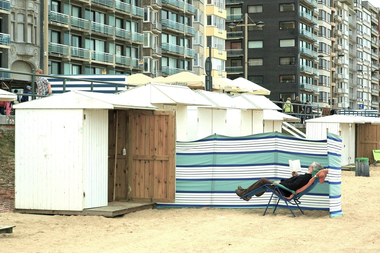 Wie wählt man den perfekten Strandschirm für den Sommer aus? Überprüfen
