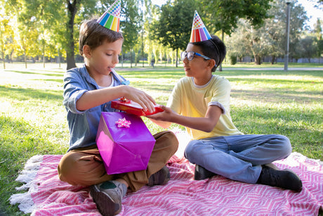 Was zum Kindertag? Prüfen Sie, was Sie einem Kleinkind schenken können, das schon alles hat