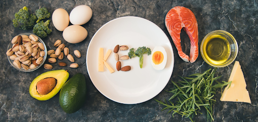 Was sollte man bei der Ketodiät essen? Schauen Sie sich unsere bewährten Rezepte zur Gewichtsabnahme an
