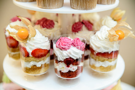 Schnelle Mini-Desserts zum Frauentag. Schritt-für-Schritt-Rezepte