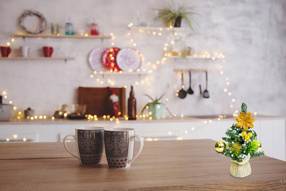 Dekorativer goldener Weihnachtsbaum 20cm