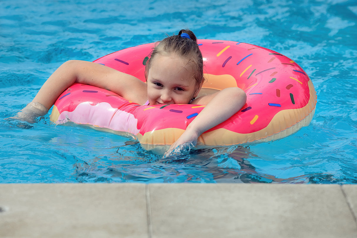 Rosa Donut-förmiger Schwimmring