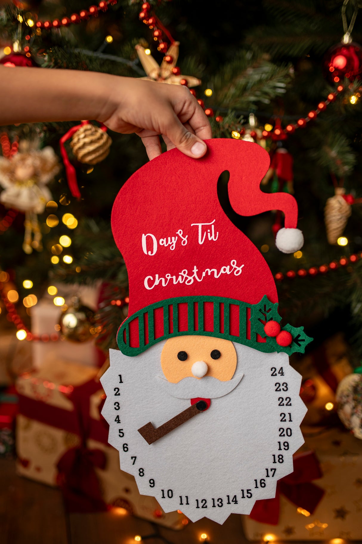 Adventskalender, bezaubernde Weihnachtsuhr mit Weihnachtsmann