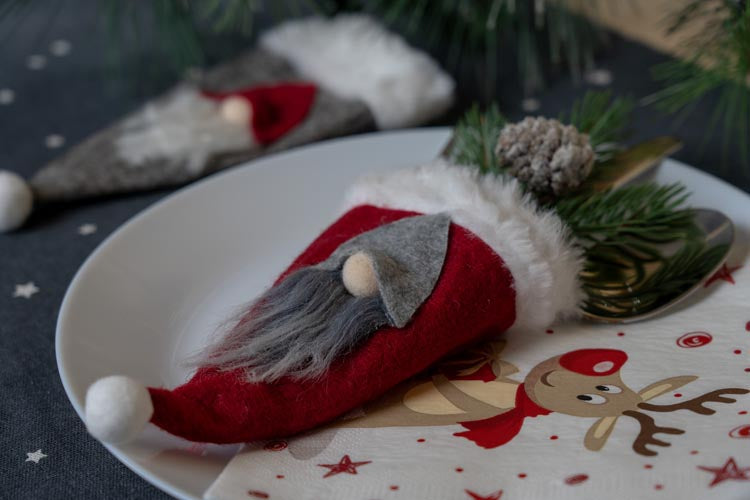 Besteck-Flaschenhülle mit Weihnachtsmützen 3-tlg.