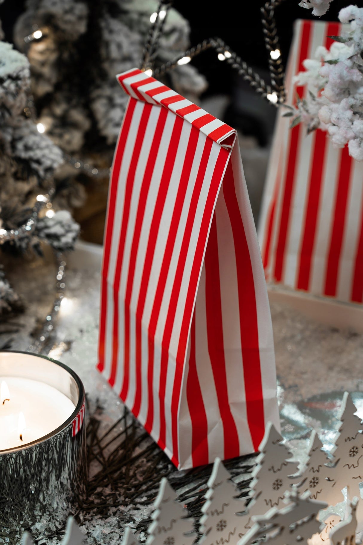 Weihnachtsgeschenktüten Set rot und weiß 8-tlg.