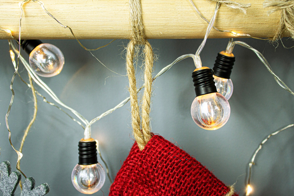 Roter Jute-Weihnachtsstrumpf