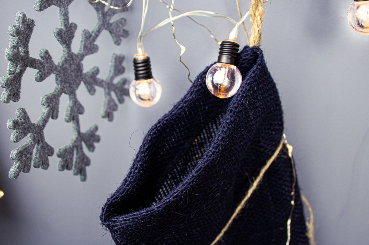 Marineblauer Weihnachtsstrumpf aus Jute