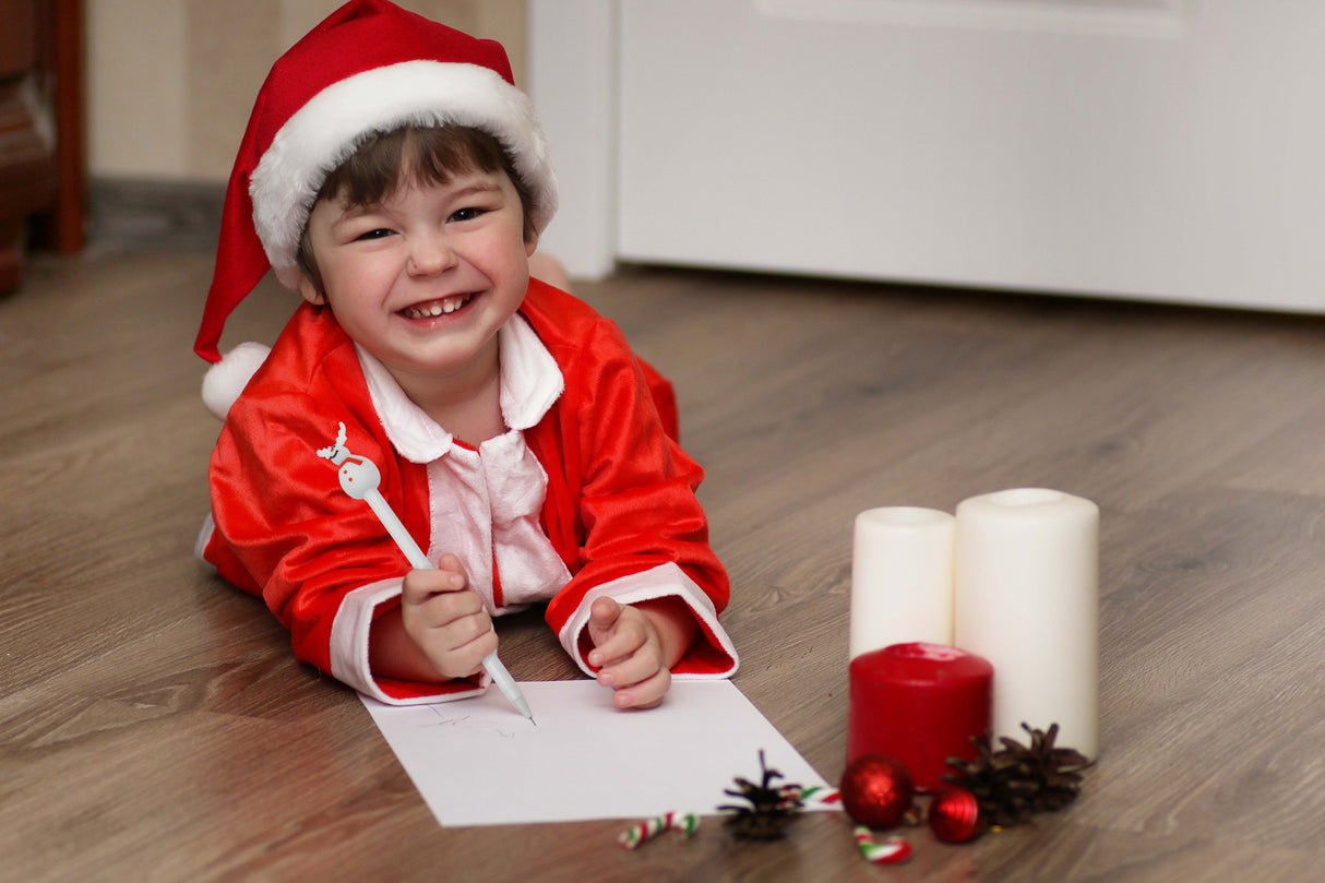 Rentierstift mit rotem Schal