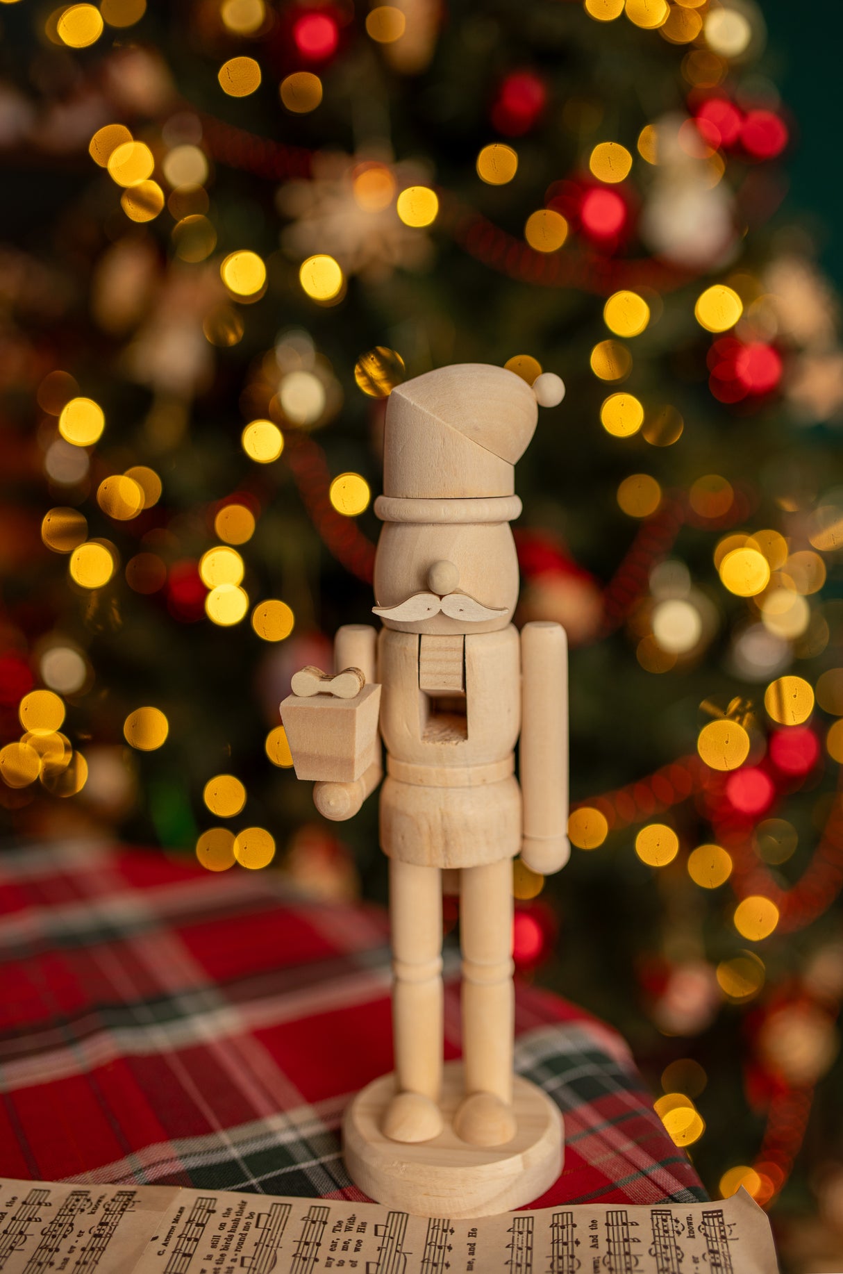 Dekorativer Nussknacker aus Holz, 2 Stück