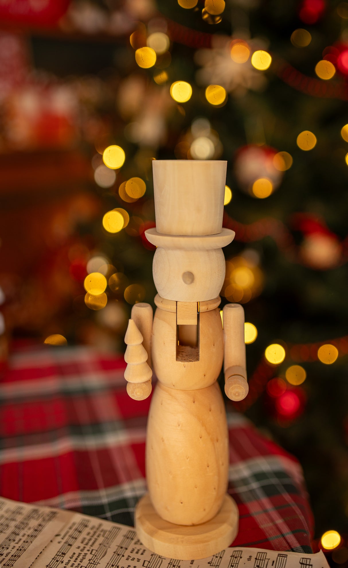 Dekorativer Nussknacker aus Holz, 2 Stück