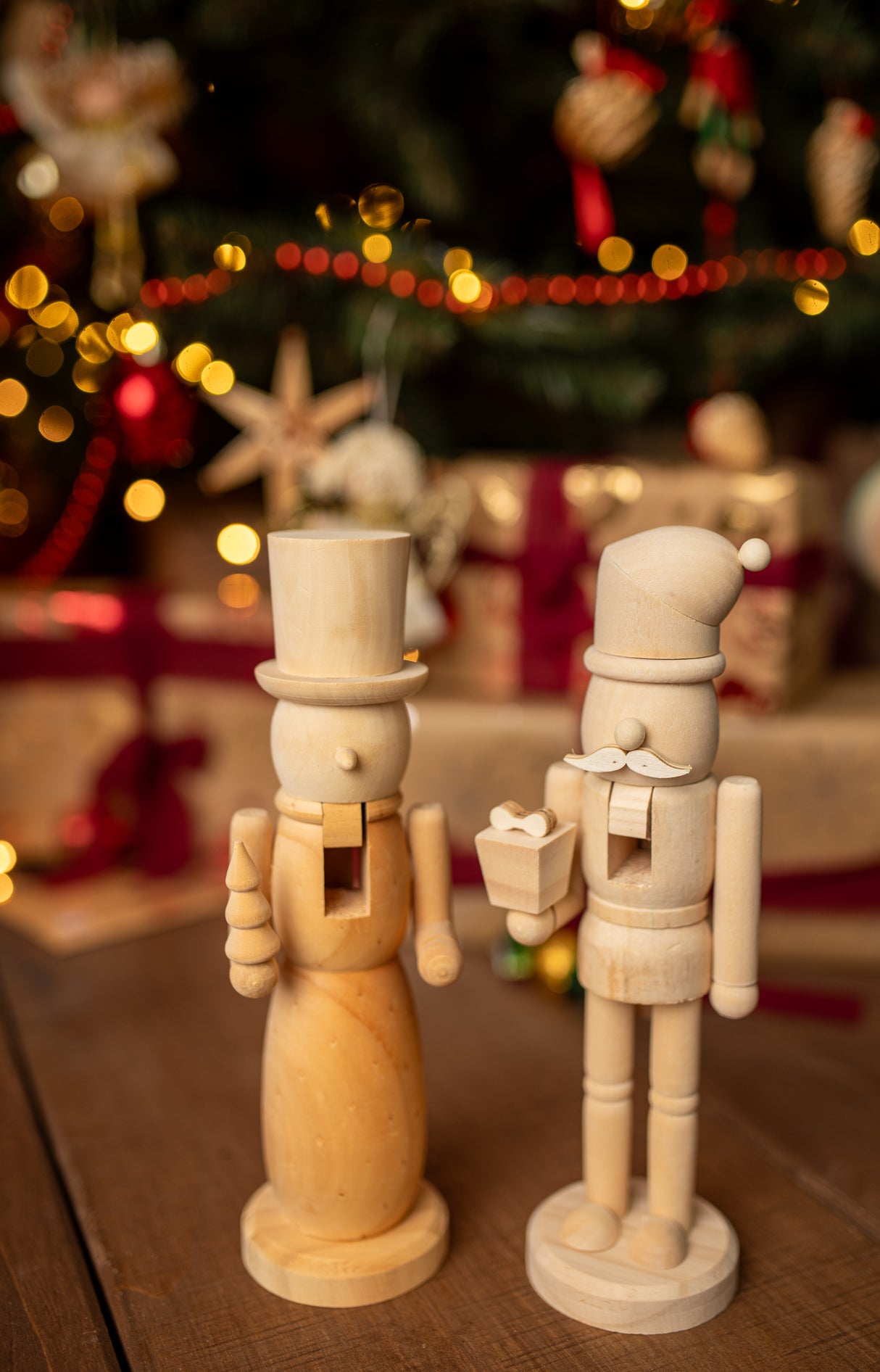 Dekorativer Nussknacker aus Holz, 2 Stück