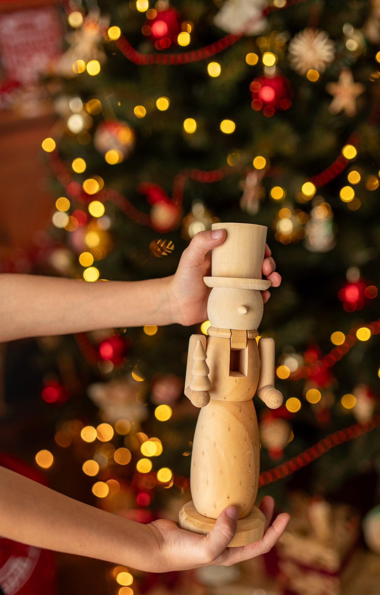Dekorativer Nussknacker aus Holz, 2 Stück