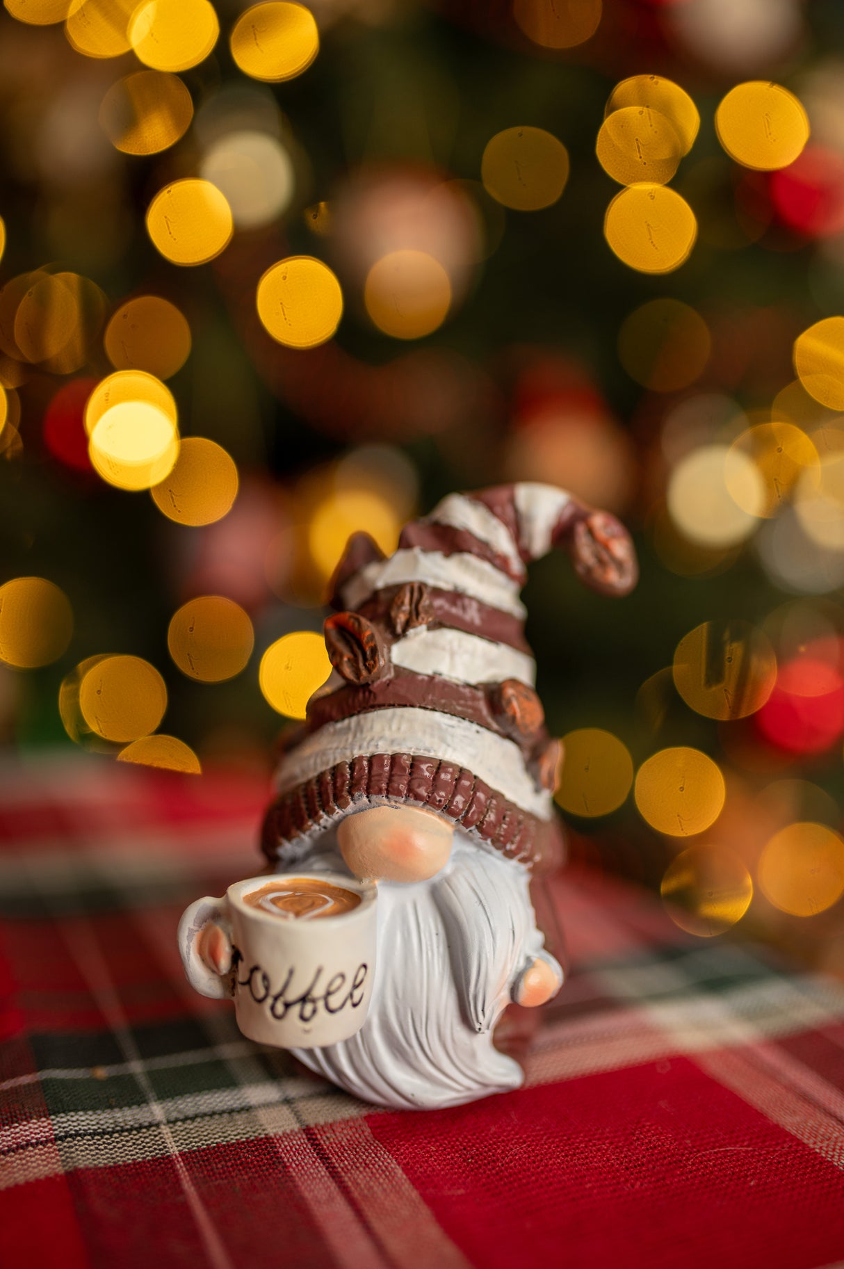 Gartenzwerg mit Kaffeefiguren