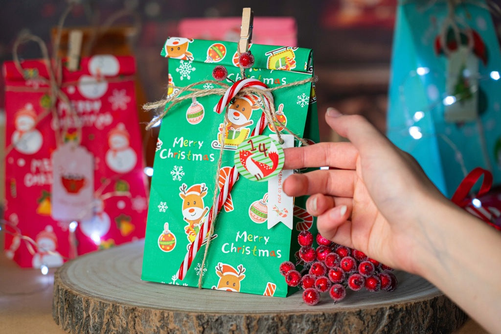 Adventskalendertüten mit Weinflaschen und Aufklebern 24 St.