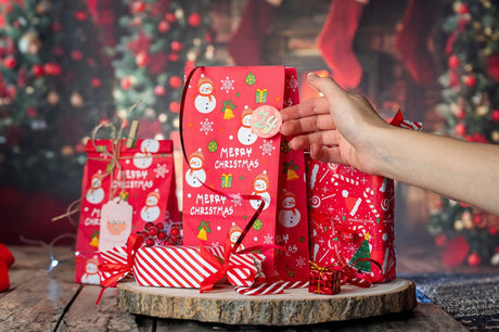 Adventskalendertüten mit Weinflaschen und Aufklebern 24 St.