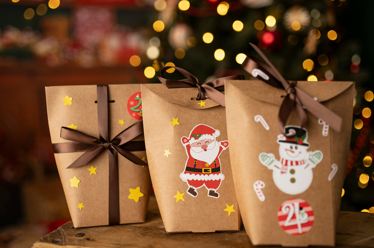 Adventskalender in Schachtel mit Weihnachtsaufklebern