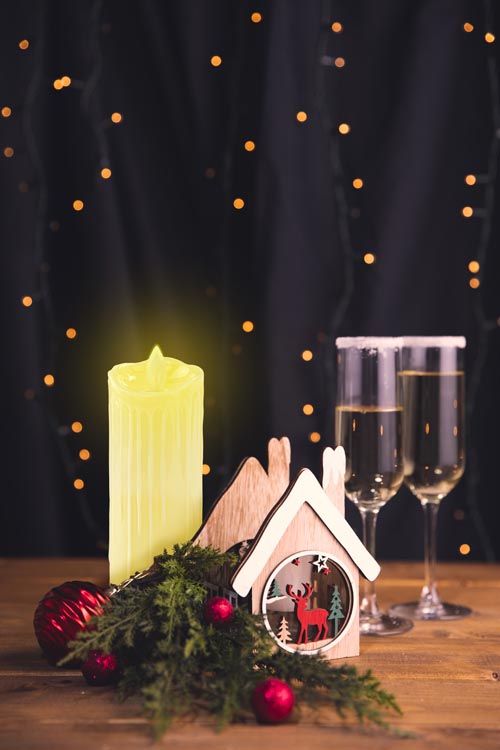 Große LED-Kerze mit beweglicher Flamme