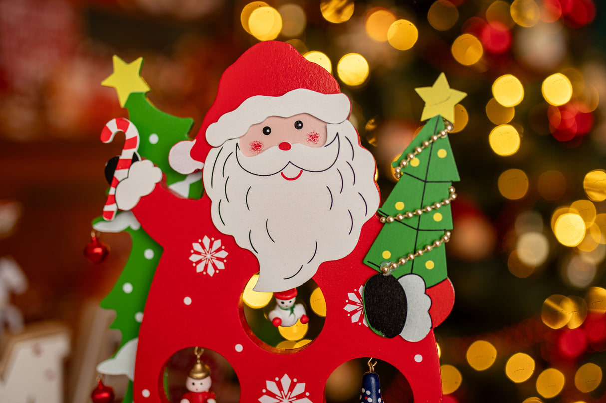 Weihnachtsmannfigur aus Holz