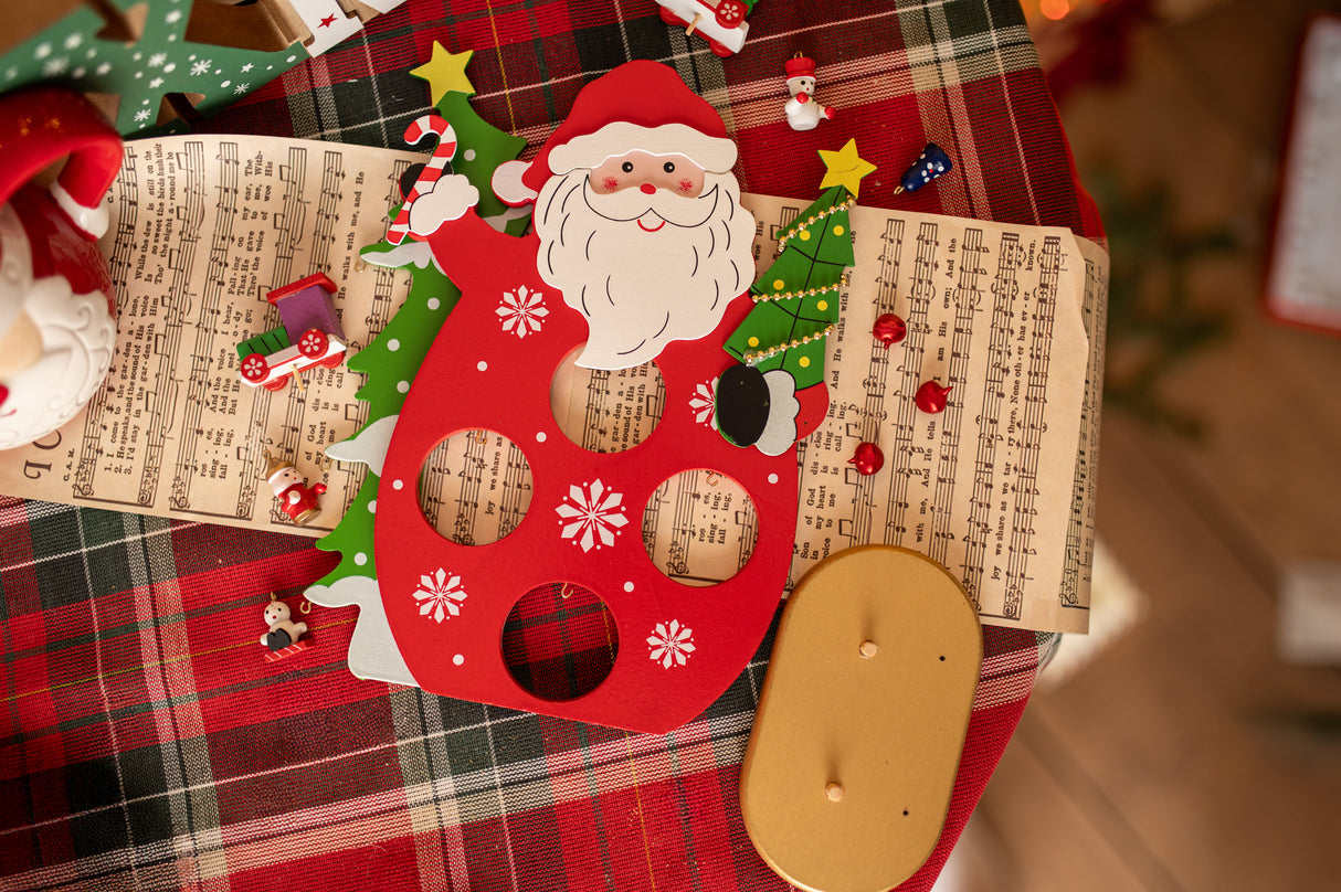 Weihnachtsmannfigur aus Holz