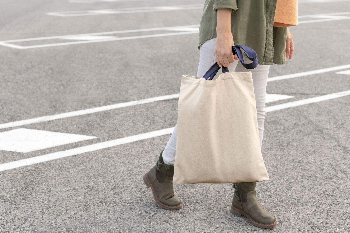 Baumwolltasche 38x42 cm Ecru mit dunkelblauen Henkeln 70cm