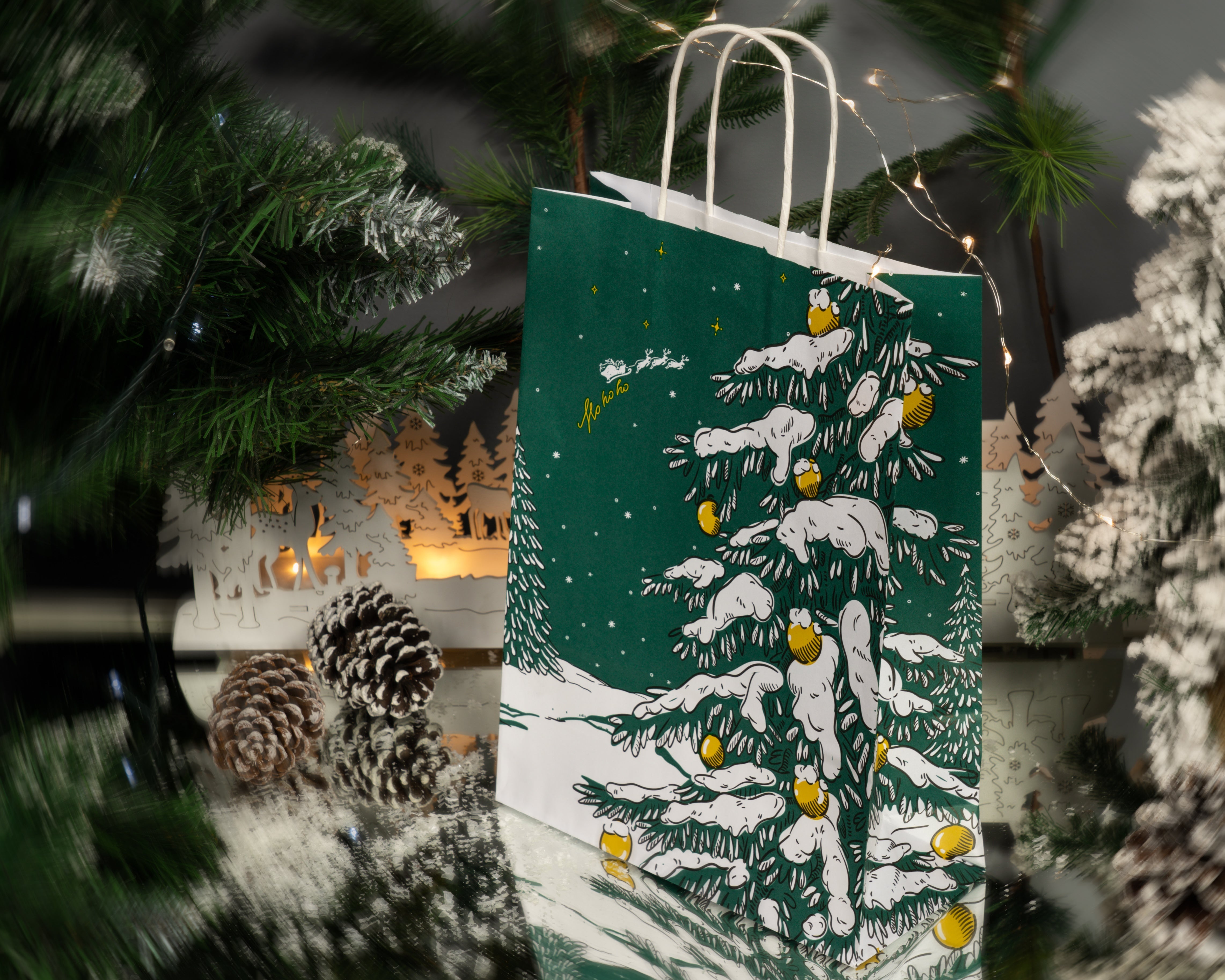 Weihnachtspapiertüte 240x100x320mm Grüner Weihnachtsbaum