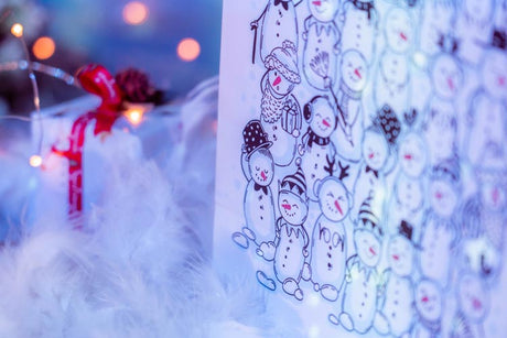 Weihnachtspapiertüte 240x100x320mm Schneemänner