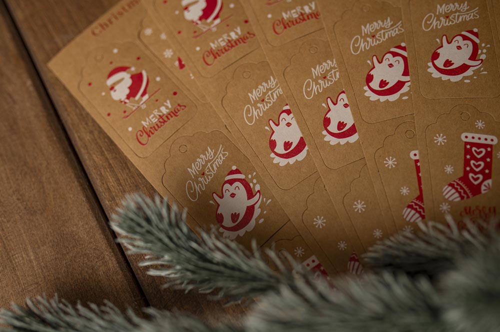 50 braune und rote Geschenkanhänger