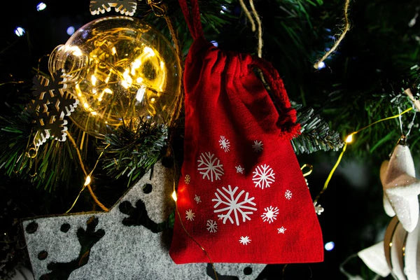 Weihnachtssack 10x15cm rote Schneekugeln