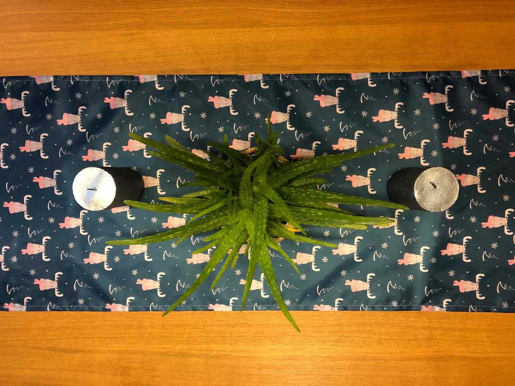 Polyester Weihnachts-Tischläufer RENNIFER IN SCARLET 45x155cm