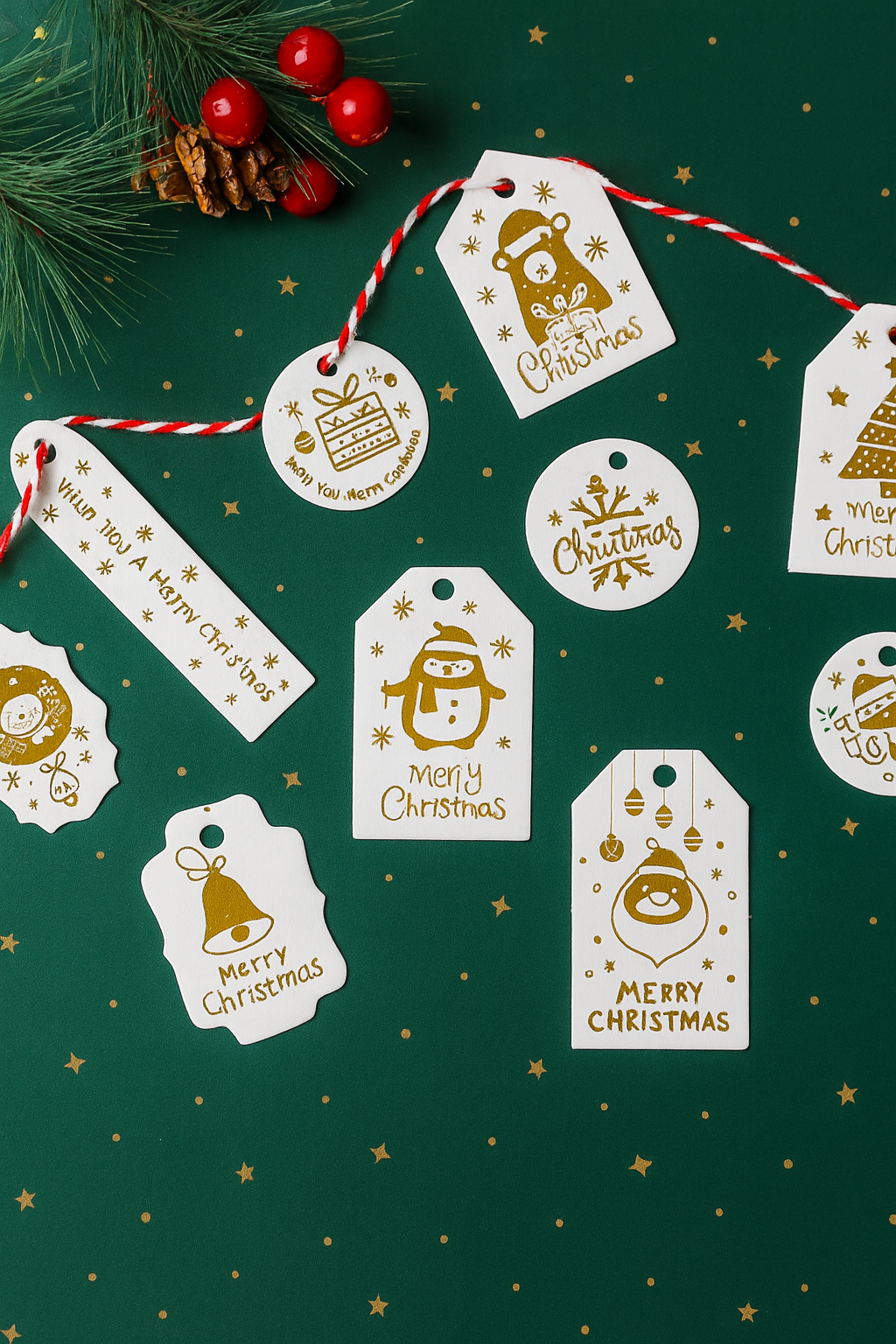 50 weiße und goldene Tischkarten für Geschenke