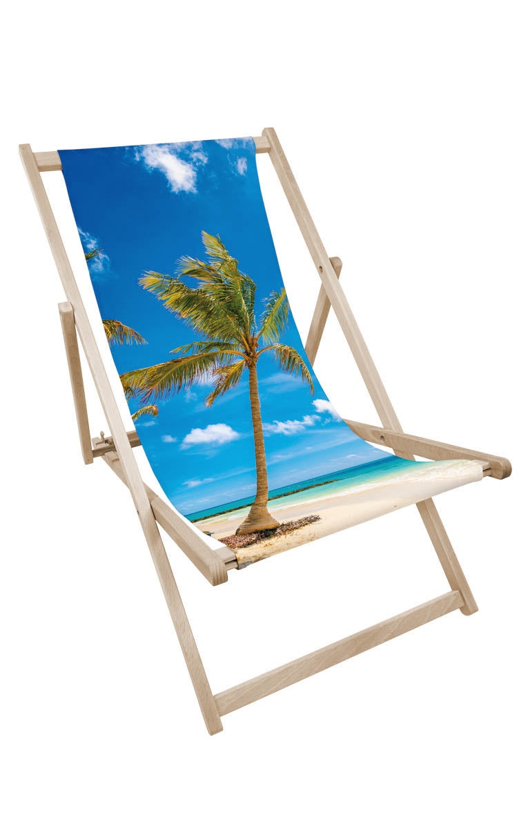 Holz-Liegestühle Palme am Strand