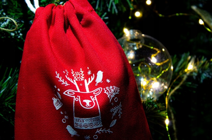 Weihnachts-Baumwollbeutel 15x20cm ROTES RENTIER 220g