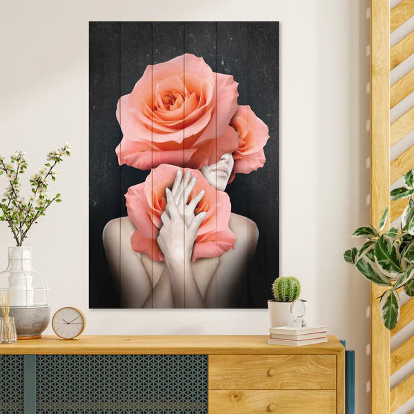 Wanddeko Holz - Woman Hugging Flowers