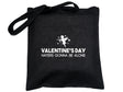 Sie ein Geschenk zum Valentinstag – eine schwarz bedruckte Tasche