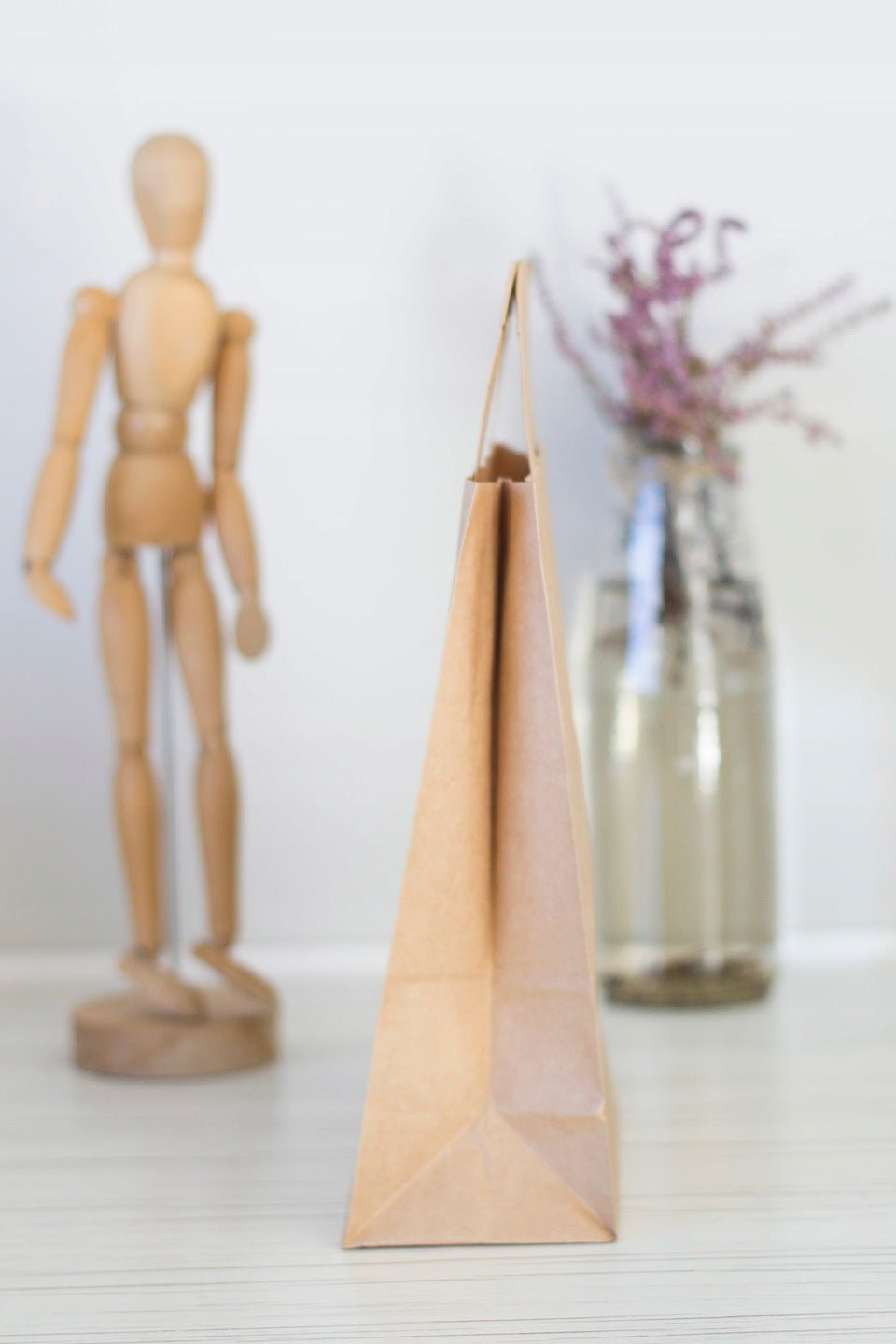 Papiertüten 18+8x23 cm mit flachem Griff - BRAUN - AllBags