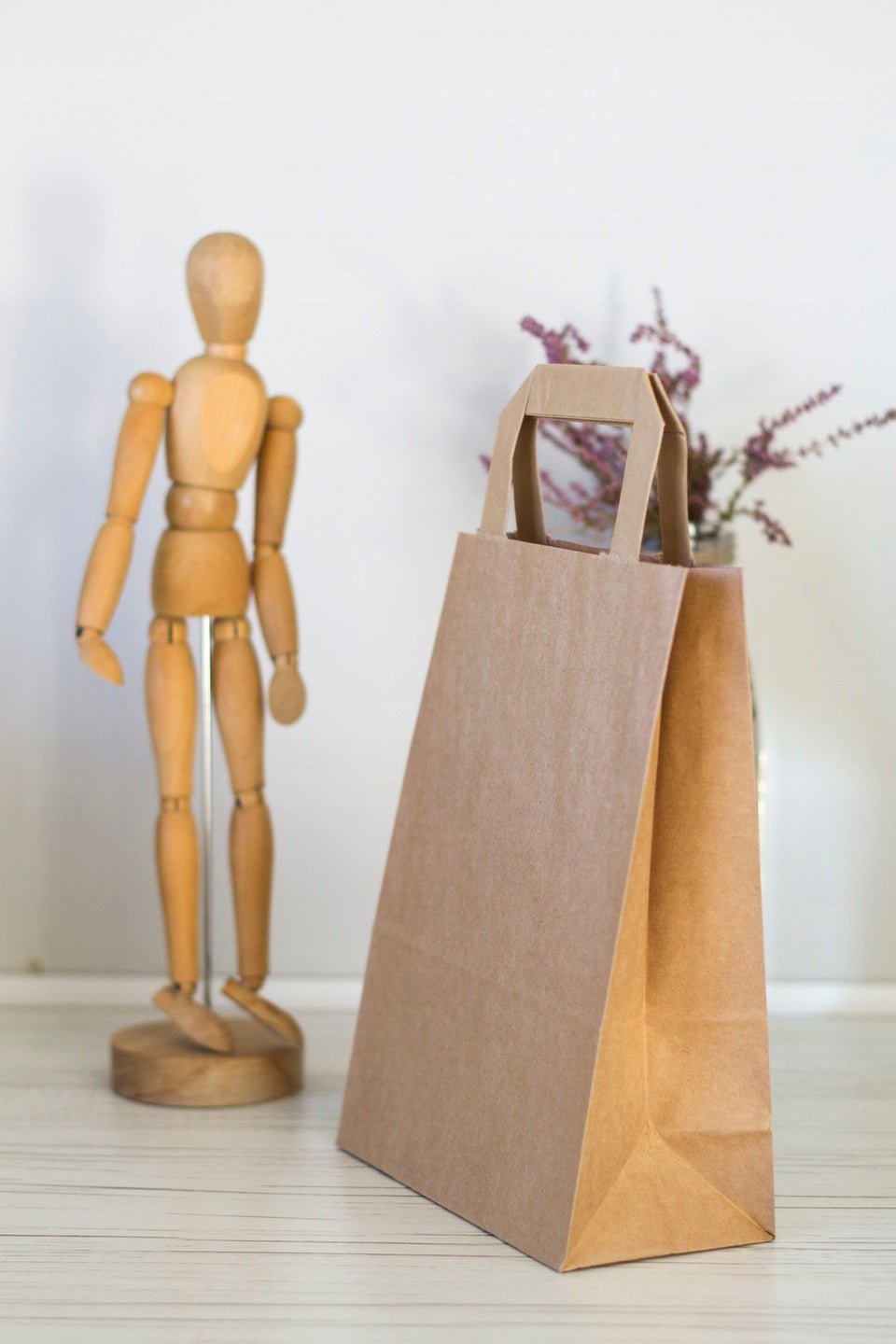 Papiertüten 18+8x23 cm mit flachem Griff - BRAUN - AllBags
