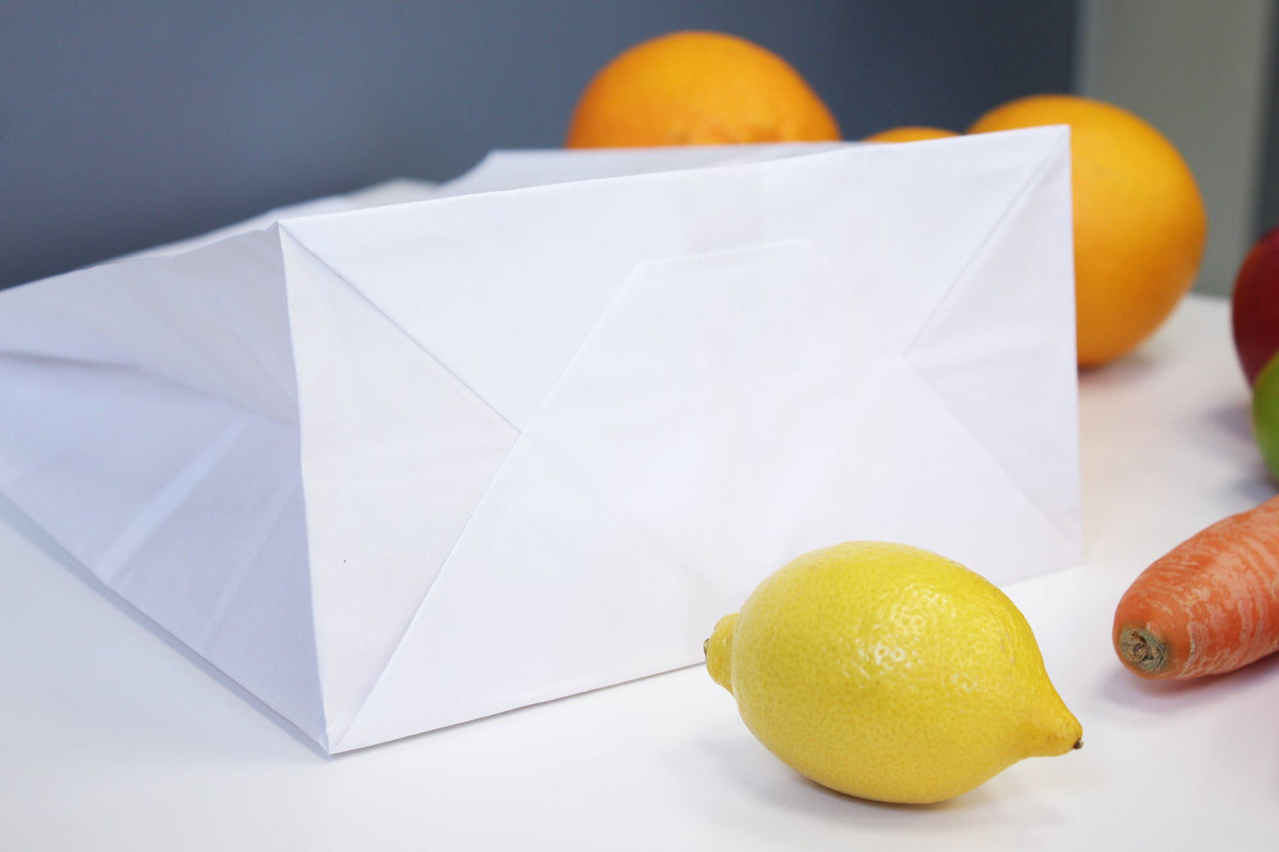 Papiertüten 26+14x30cm mit flachem Griff - Weiß - AllBags