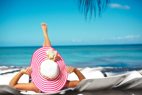 Wie kann man bequem am Strand sitzen, ohne schwere Möbel mitzuschleppen?