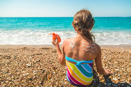 Sonnenschutz für Kinder und Babys – eine sichere Zusammensetzung, die auch beim Schwimmen im Meer haltbar ist