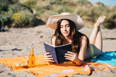 Was sollte man 2025 am Strand lesen? Top-Buchempfehlungen für den Sommer