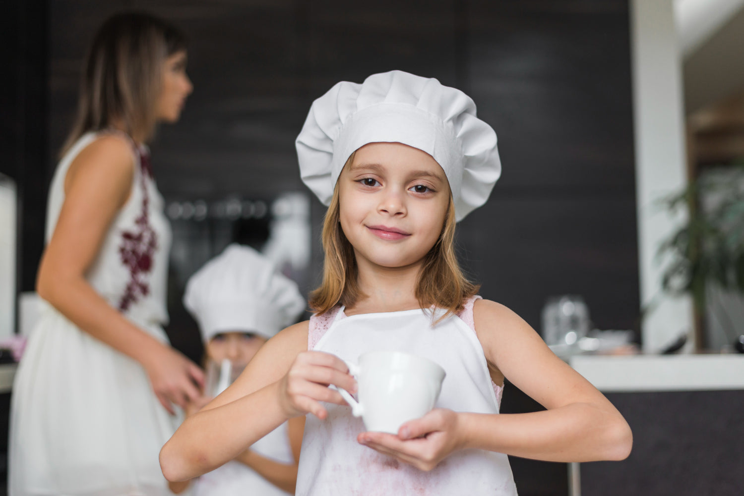 Nie mehr Filzstifte auf Etiketten! Warum ist eine personalisierte Schürze die beste Investition in Schulmaterialien?