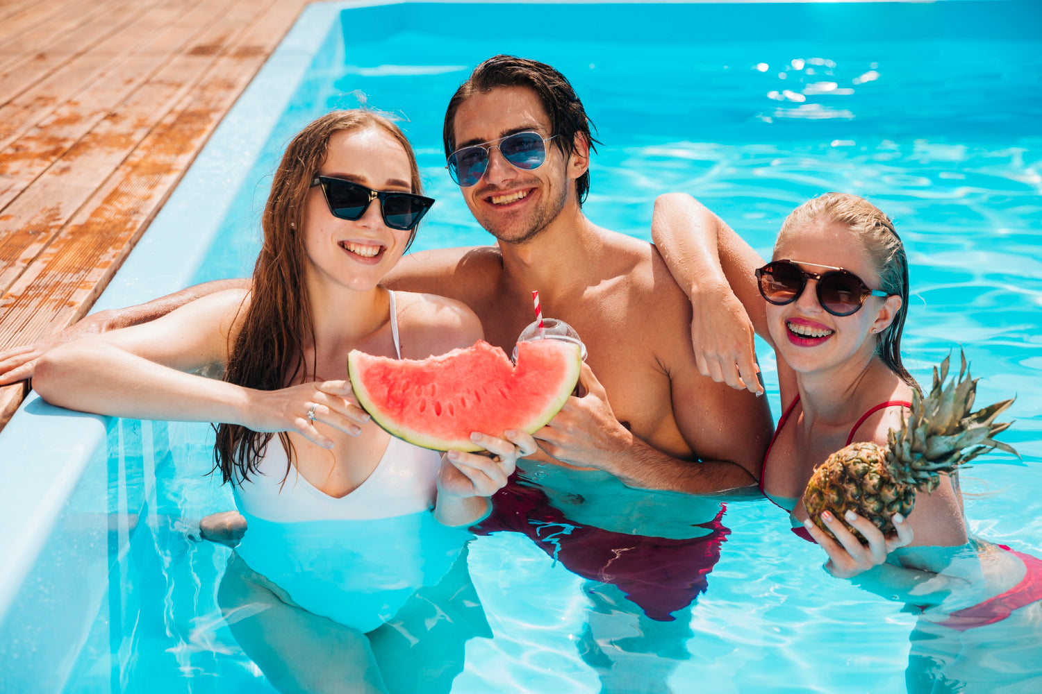 Grünes Poolwasser – so bekommen Sie es schnell wieder klar.