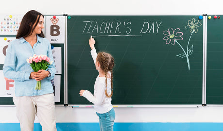 Geschenk zum Lehrertag: So organisieren Sie ein gemeinsames Geschenk der ganzen Klasse.