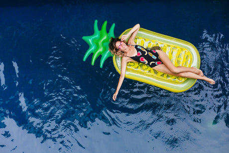 Schwimmmatratze – das perfekte Gadget für einen heißen Sommer. Wie wählt man das beste Modell aus?