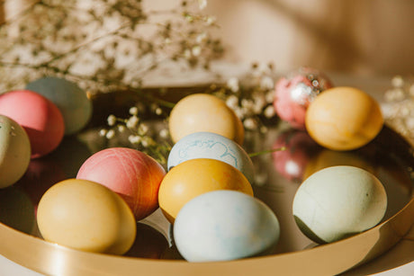 Warum ist Ostern ein bewegliches Fest? Wie berechnet man das Datum?
