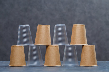 Plastikbecher