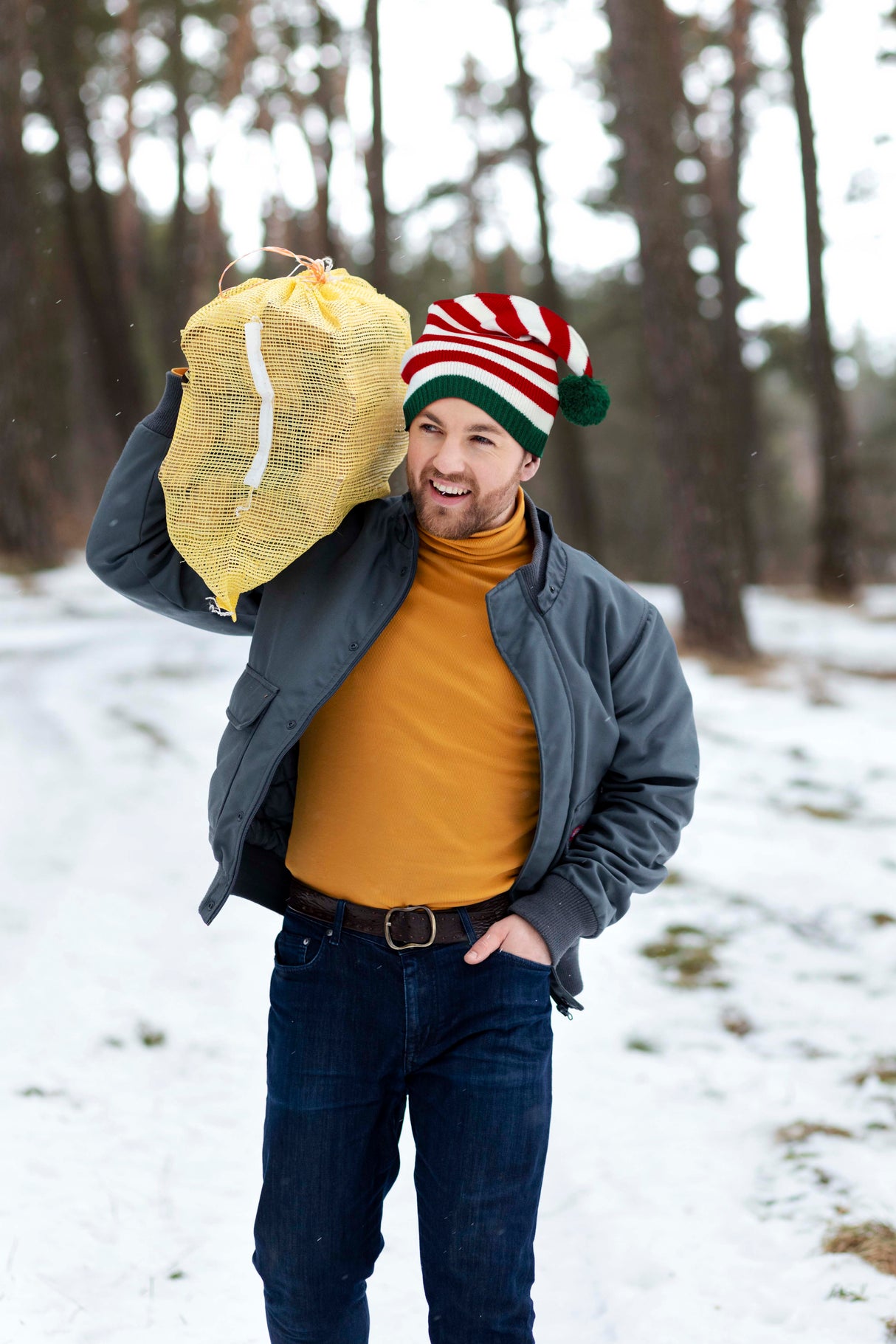 Wintermütze mit Weihnachtsstreifen Rot